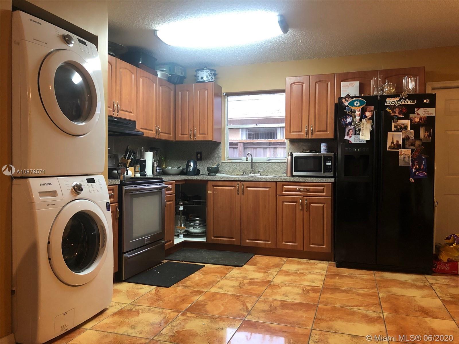 HOLLYWOOD PARK - Residential Lease