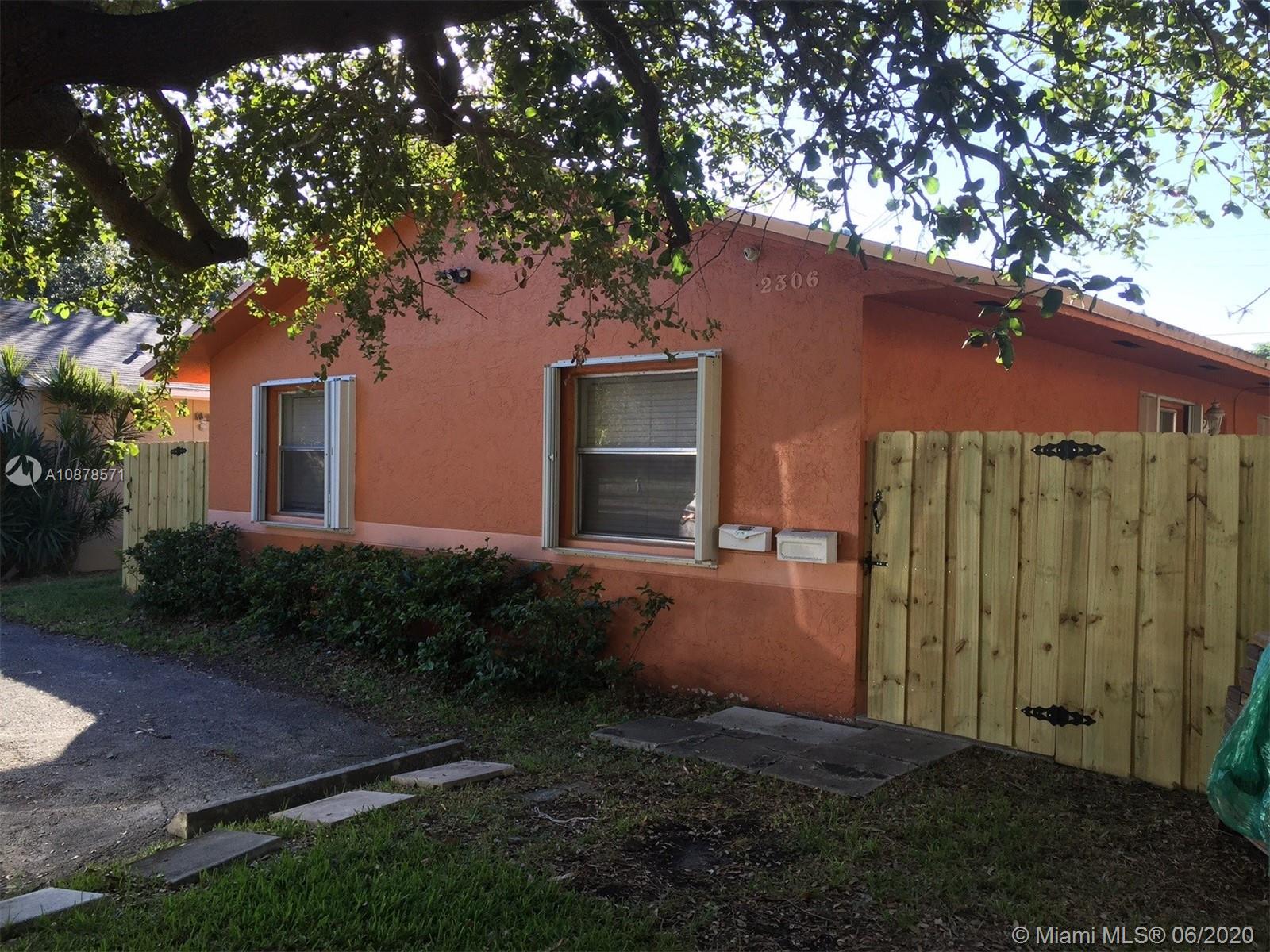 HOLLYWOOD PARK - Residential Lease