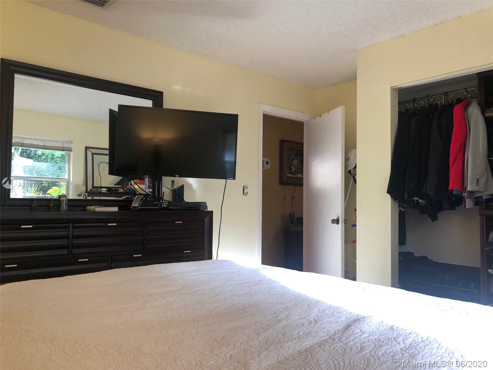 HOLLYWOOD PARK - Residential Lease