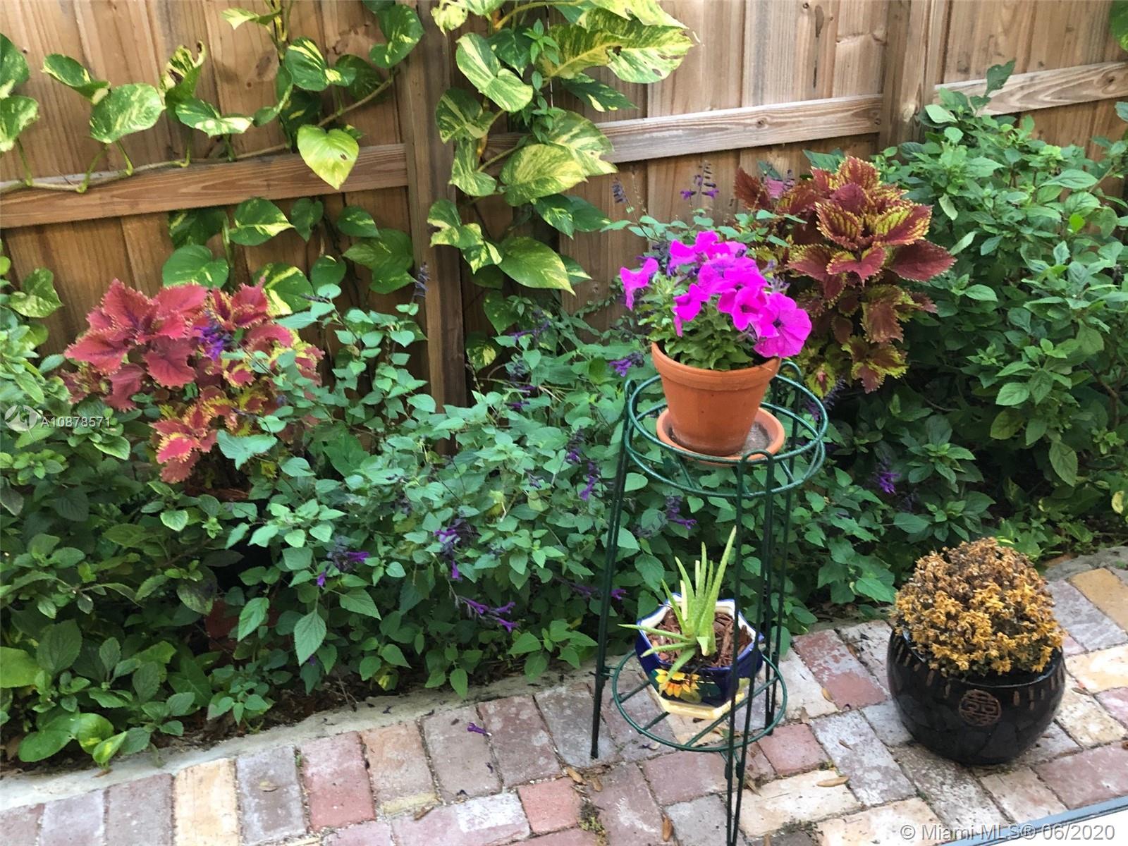 HOLLYWOOD PARK - Residential Lease