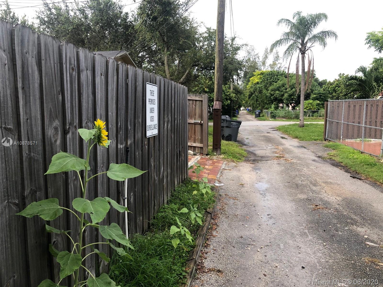 HOLLYWOOD PARK - Residential Lease