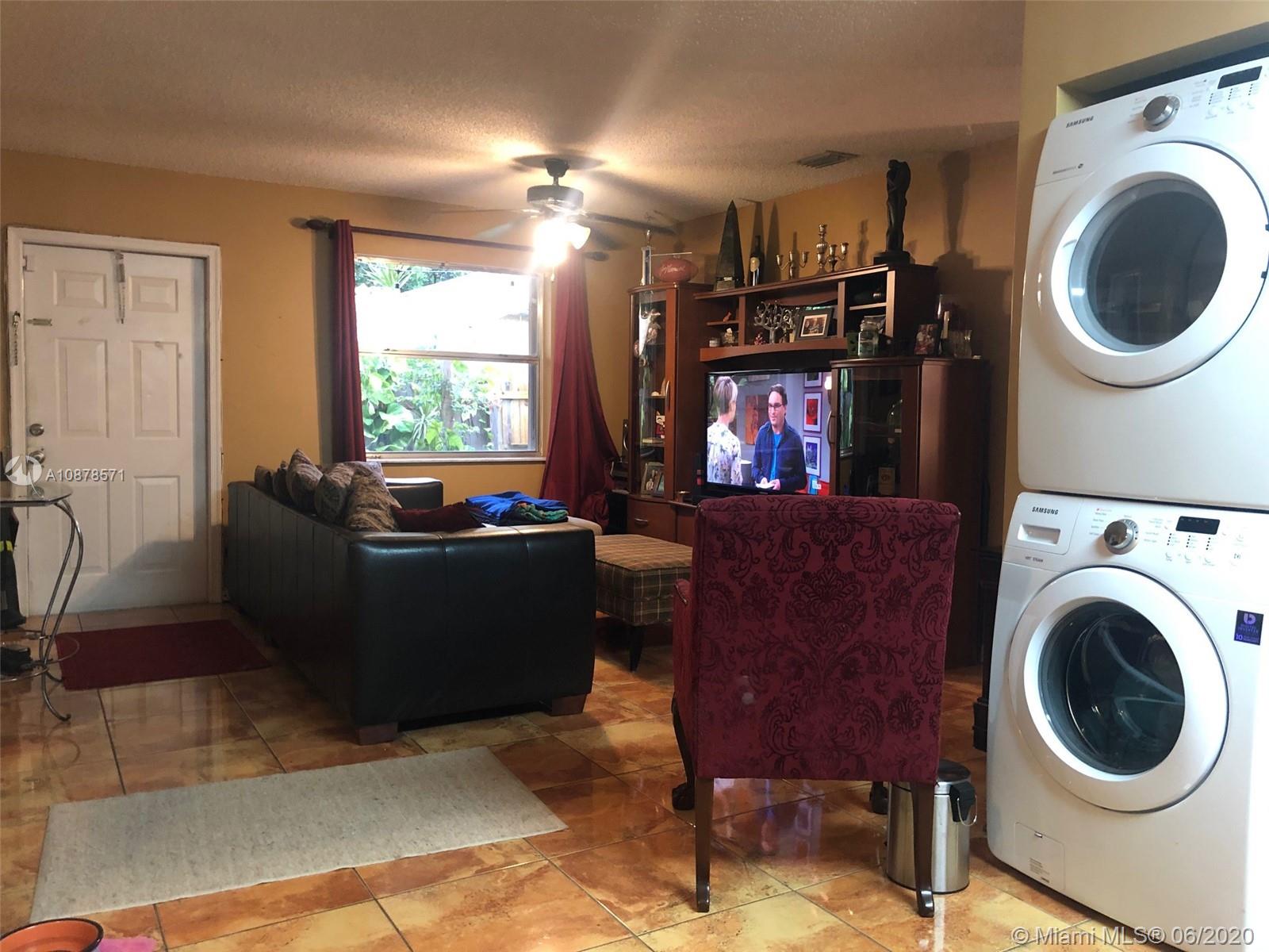 HOLLYWOOD PARK - Residential Lease