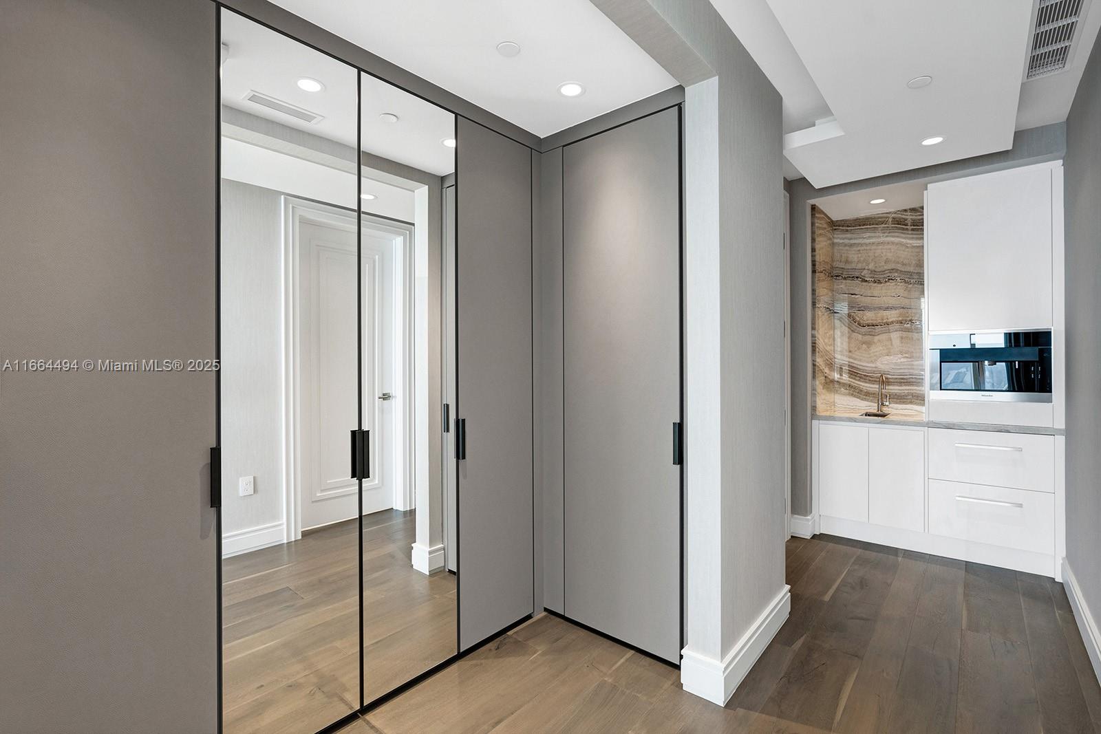 NORTH BISCAYNE BEACH AMEN - Residential