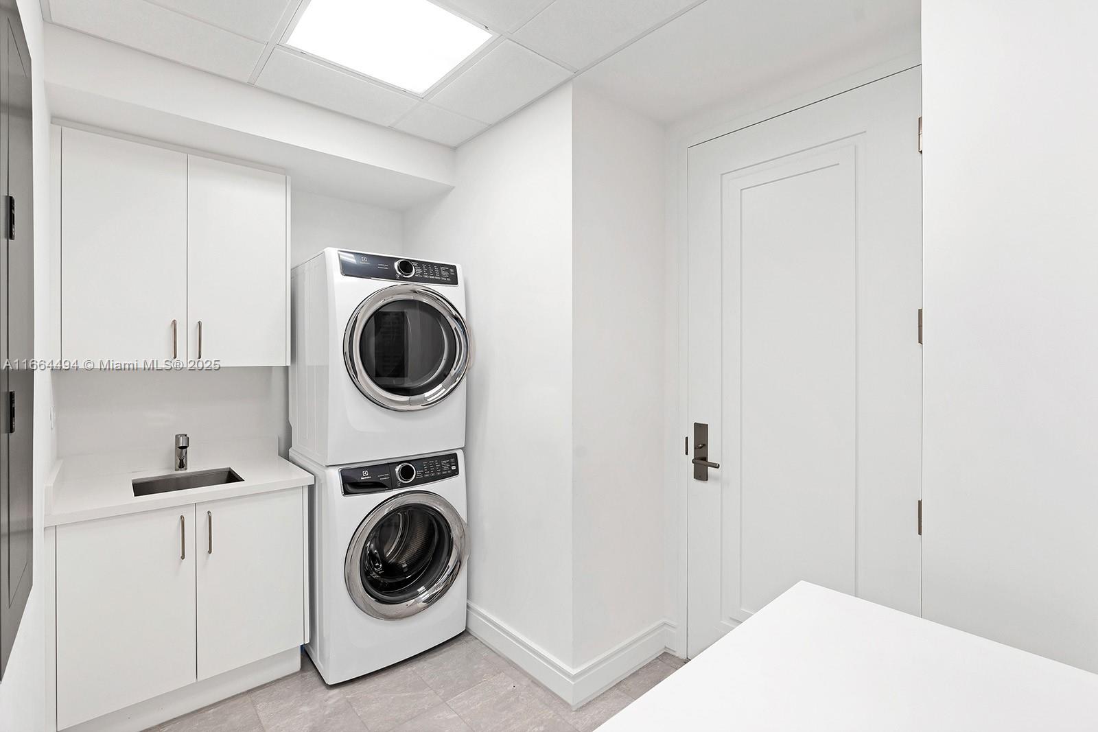 NORTH BISCAYNE BEACH AMEN - Residential