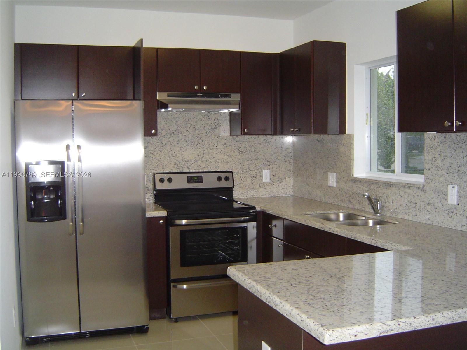 LAWRENCE EST LAND COS SUB - Residential Lease