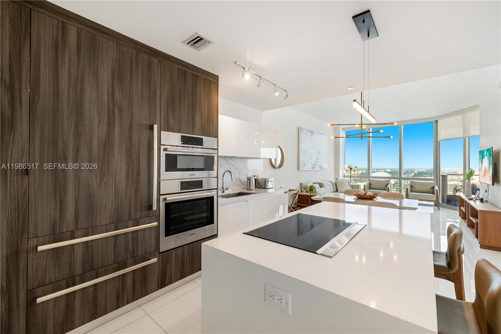 PARAMOUNT MIAMI WORLDCENT - Residential Lease