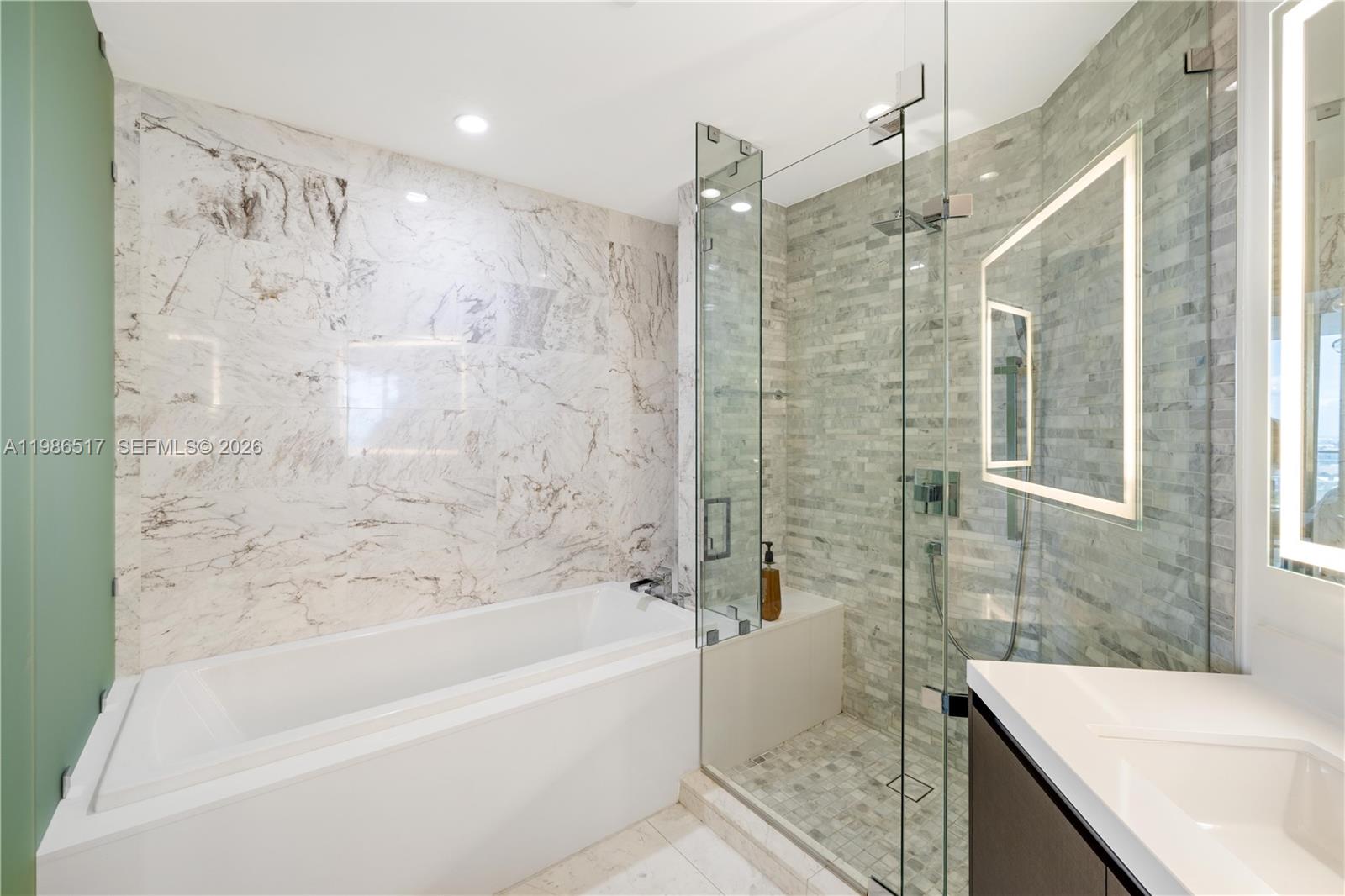 PARAMOUNT MIAMI WORLDCENT - Residential Lease