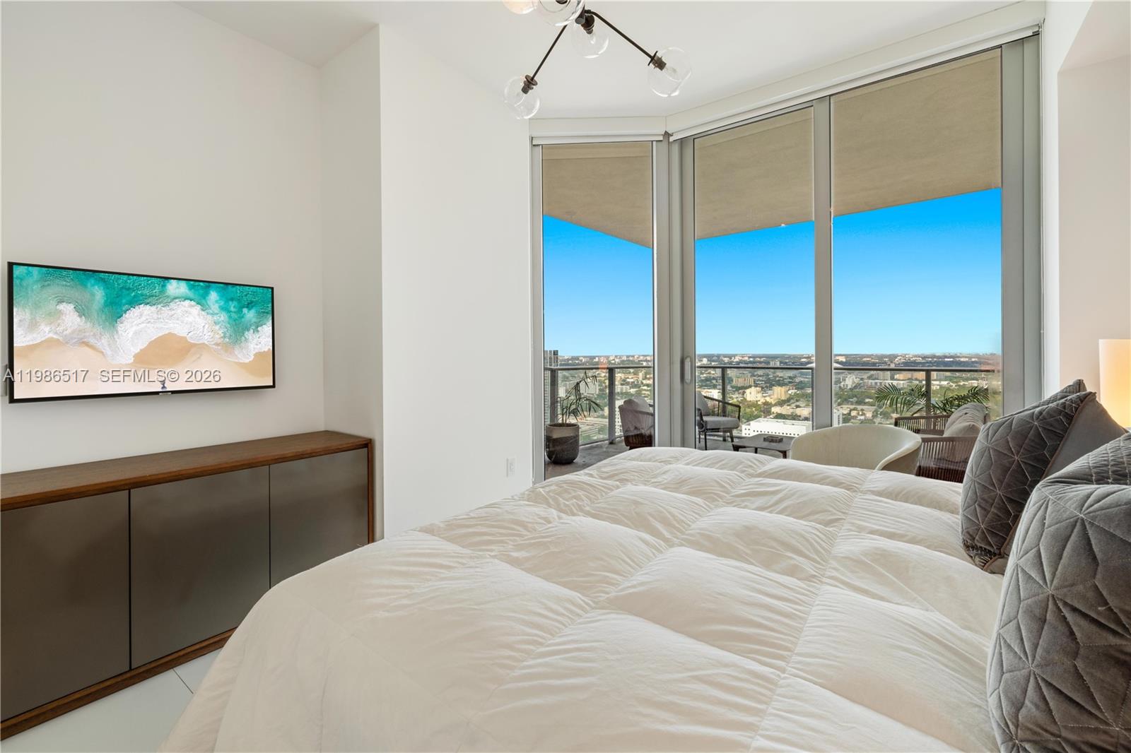 PARAMOUNT MIAMI WORLDCENT - Residential Lease