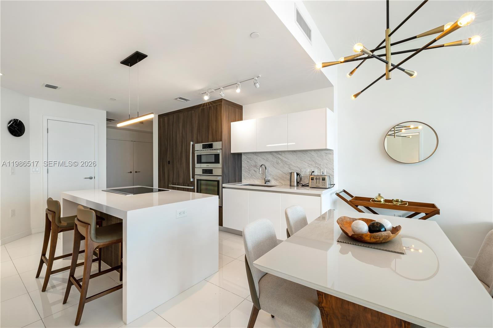 PARAMOUNT MIAMI WORLDCENT - Residential Lease