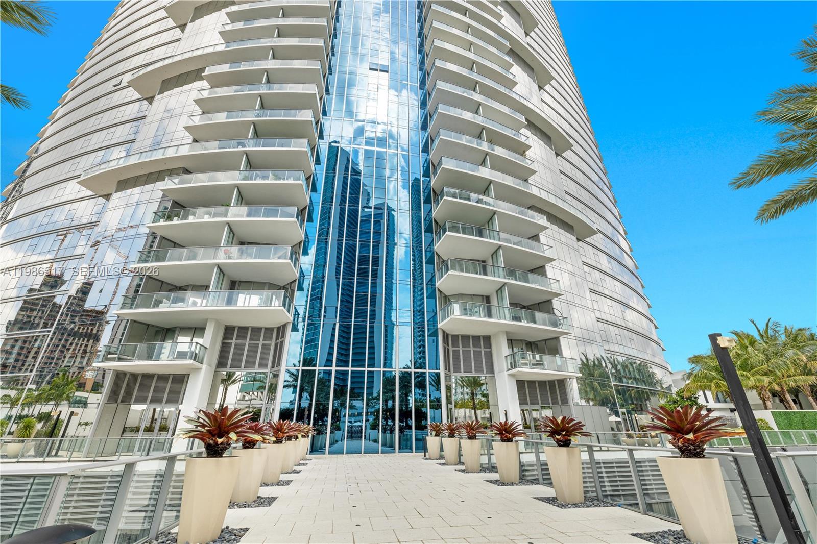 PARAMOUNT MIAMI WORLDCENT - Residential Lease
