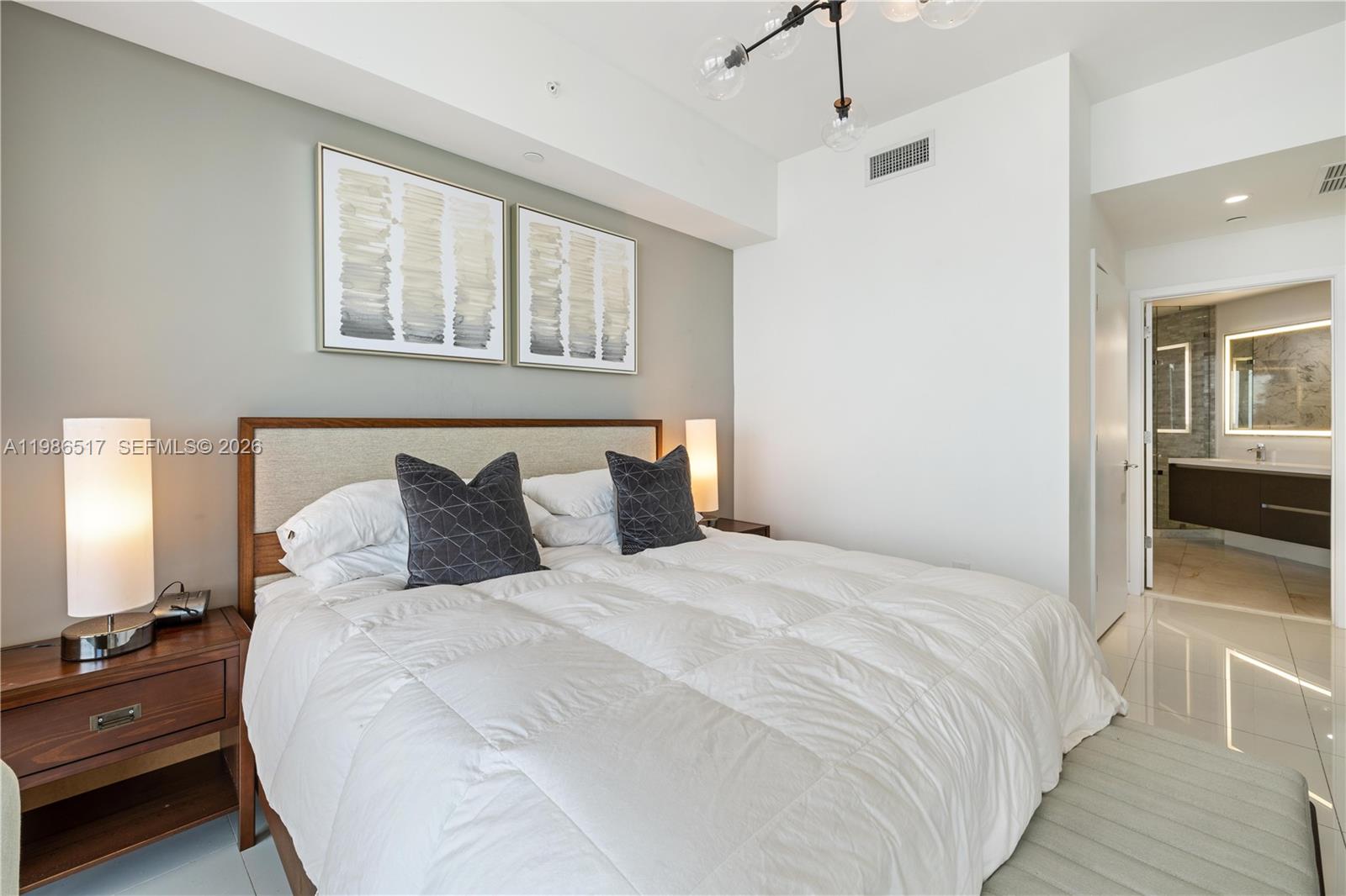 PARAMOUNT MIAMI WORLDCENT - Residential Lease