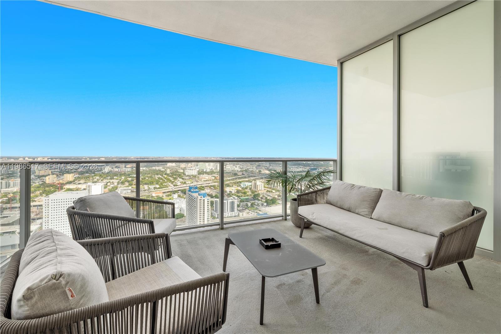 PARAMOUNT MIAMI WORLDCENT - Residential Lease