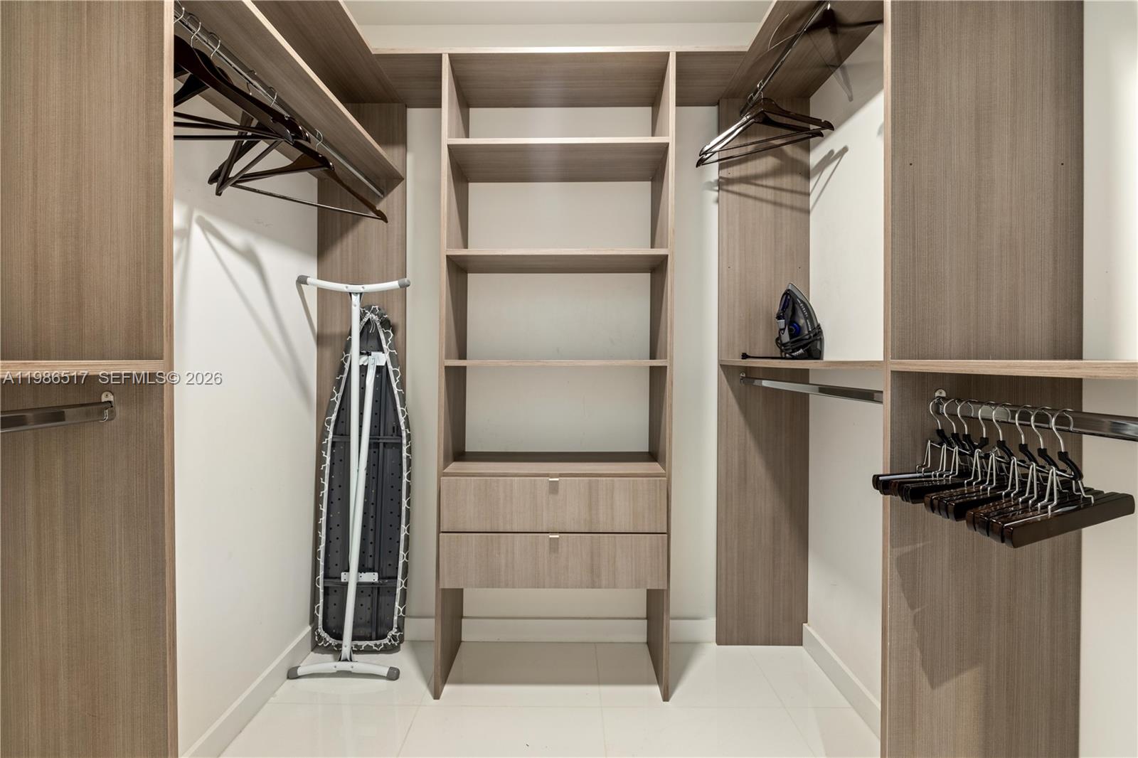 PARAMOUNT MIAMI WORLDCENT - Residential Lease