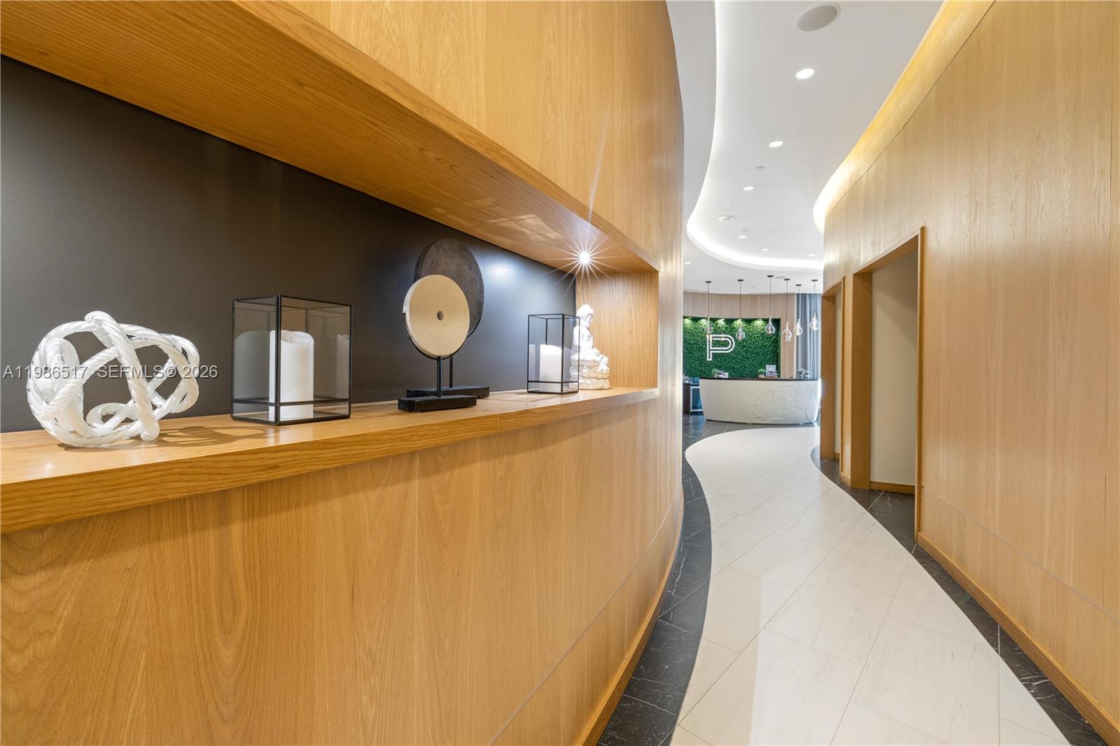 PARAMOUNT MIAMI WORLDCENT - Residential Lease