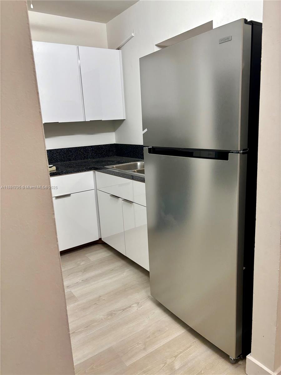 PARADISE HARBOUR APTS CO- - Residential Lease