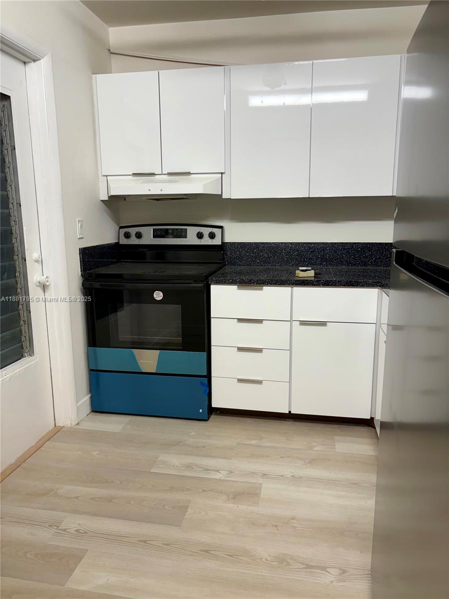 PARADISE HARBOUR APTS CO- - Residential Lease