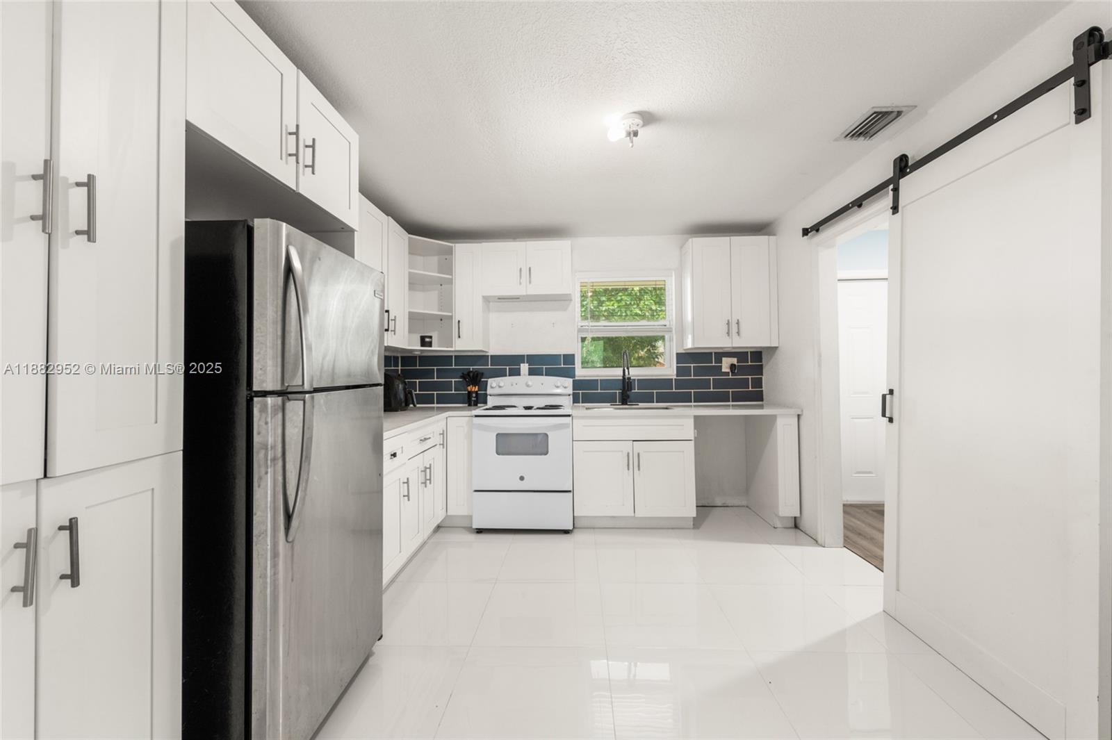 CRESCENT HEIGHTS - Residential Lease