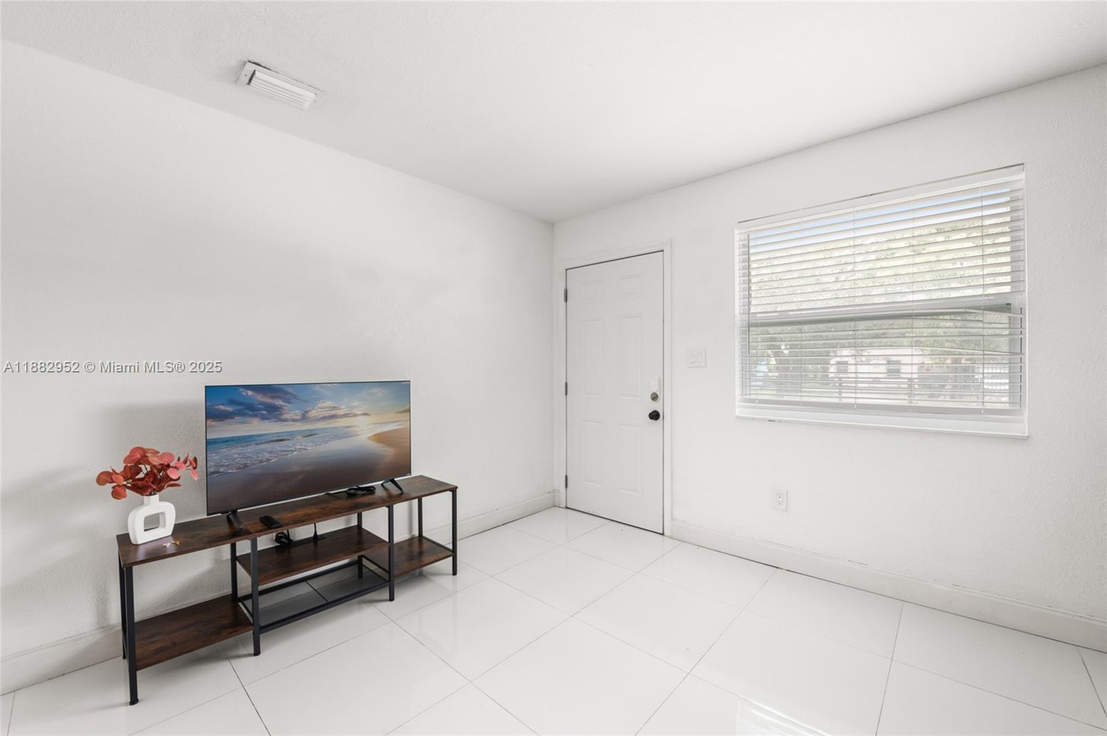 CRESCENT HEIGHTS - Residential Lease