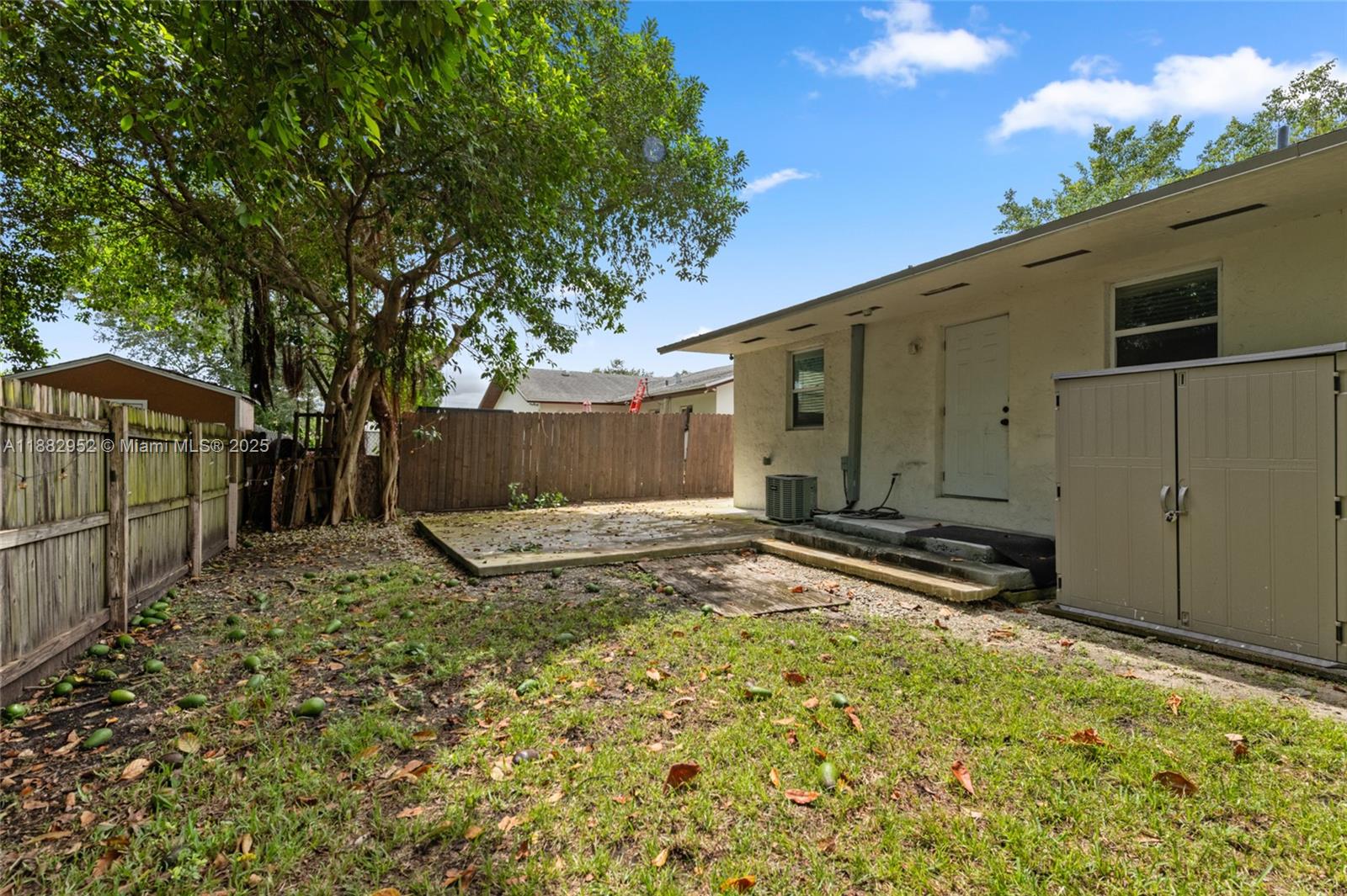 CRESCENT HEIGHTS - Residential Lease