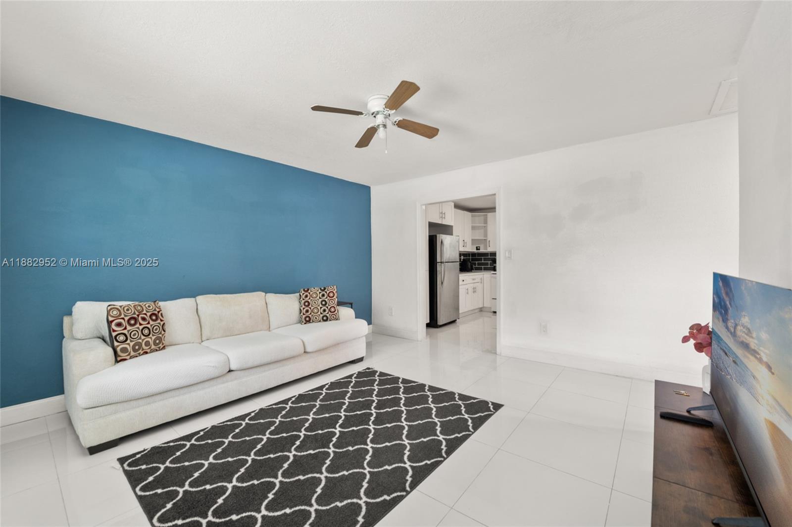 CRESCENT HEIGHTS - Residential Lease