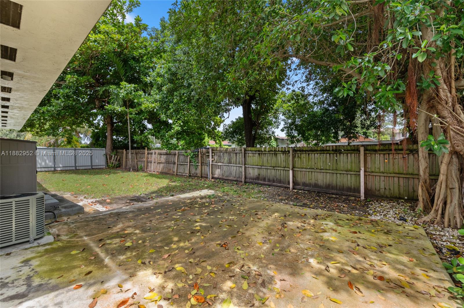 CRESCENT HEIGHTS - Residential Lease