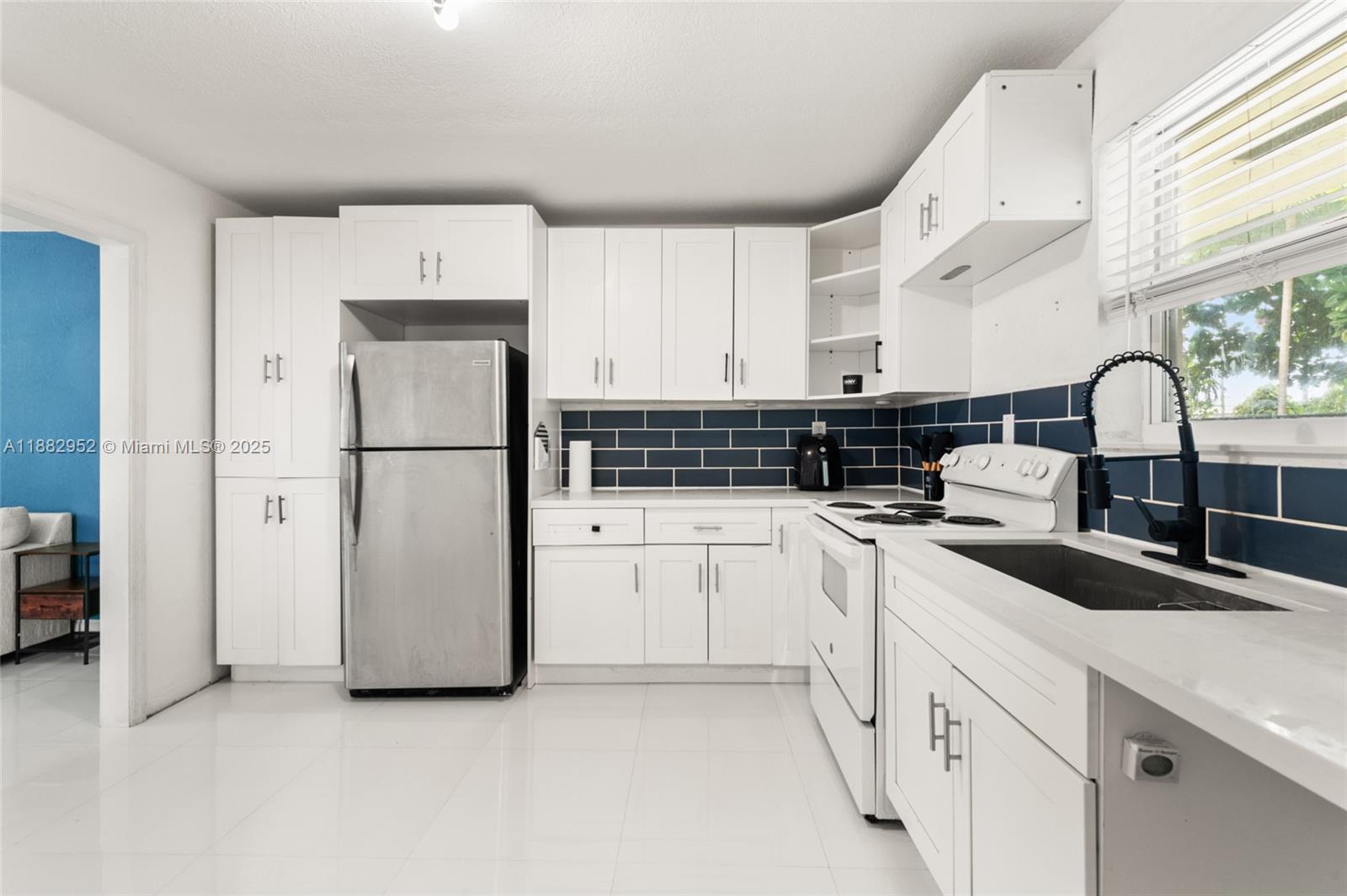 CRESCENT HEIGHTS - Residential Lease