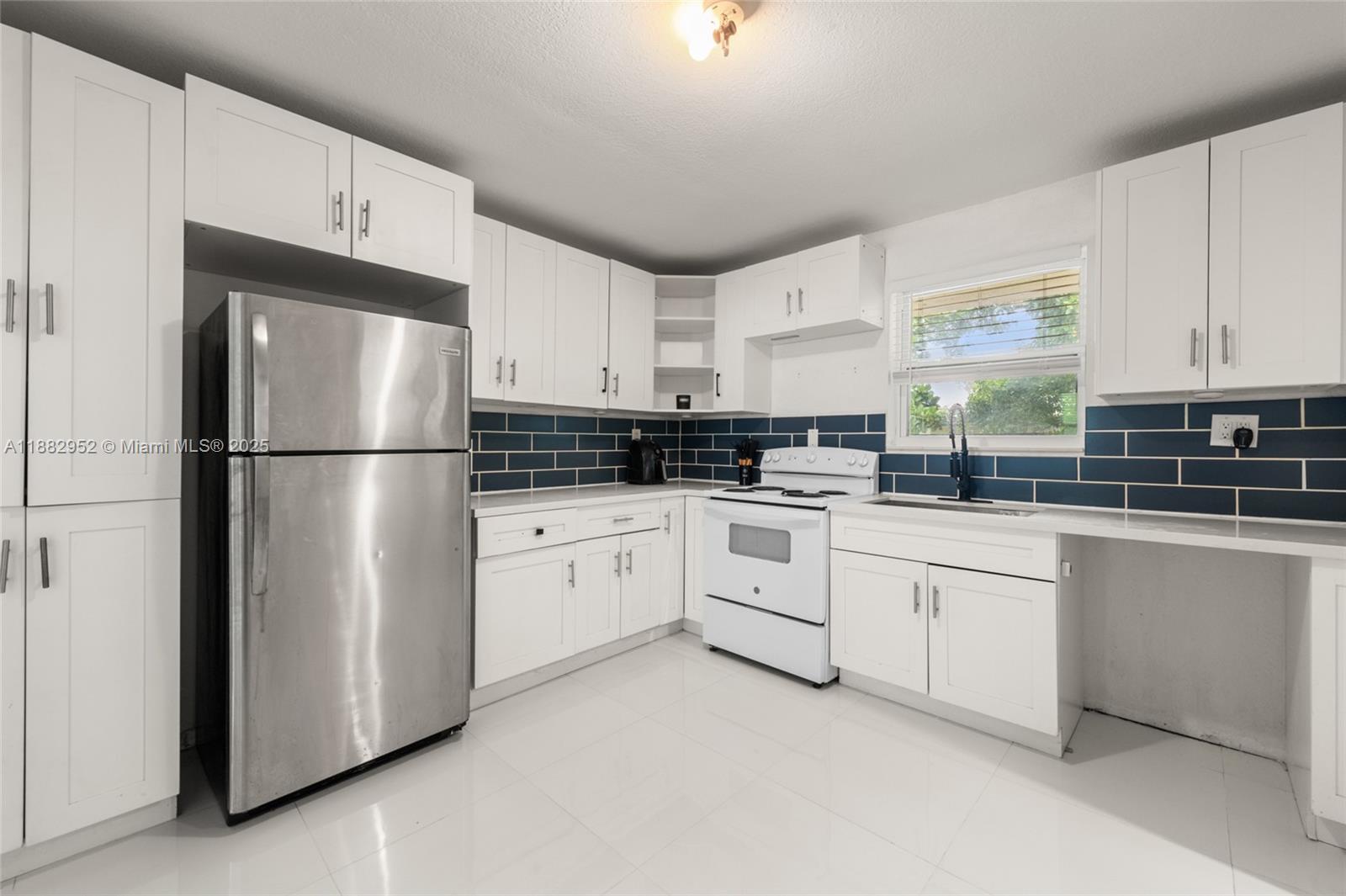 CRESCENT HEIGHTS - Residential Lease