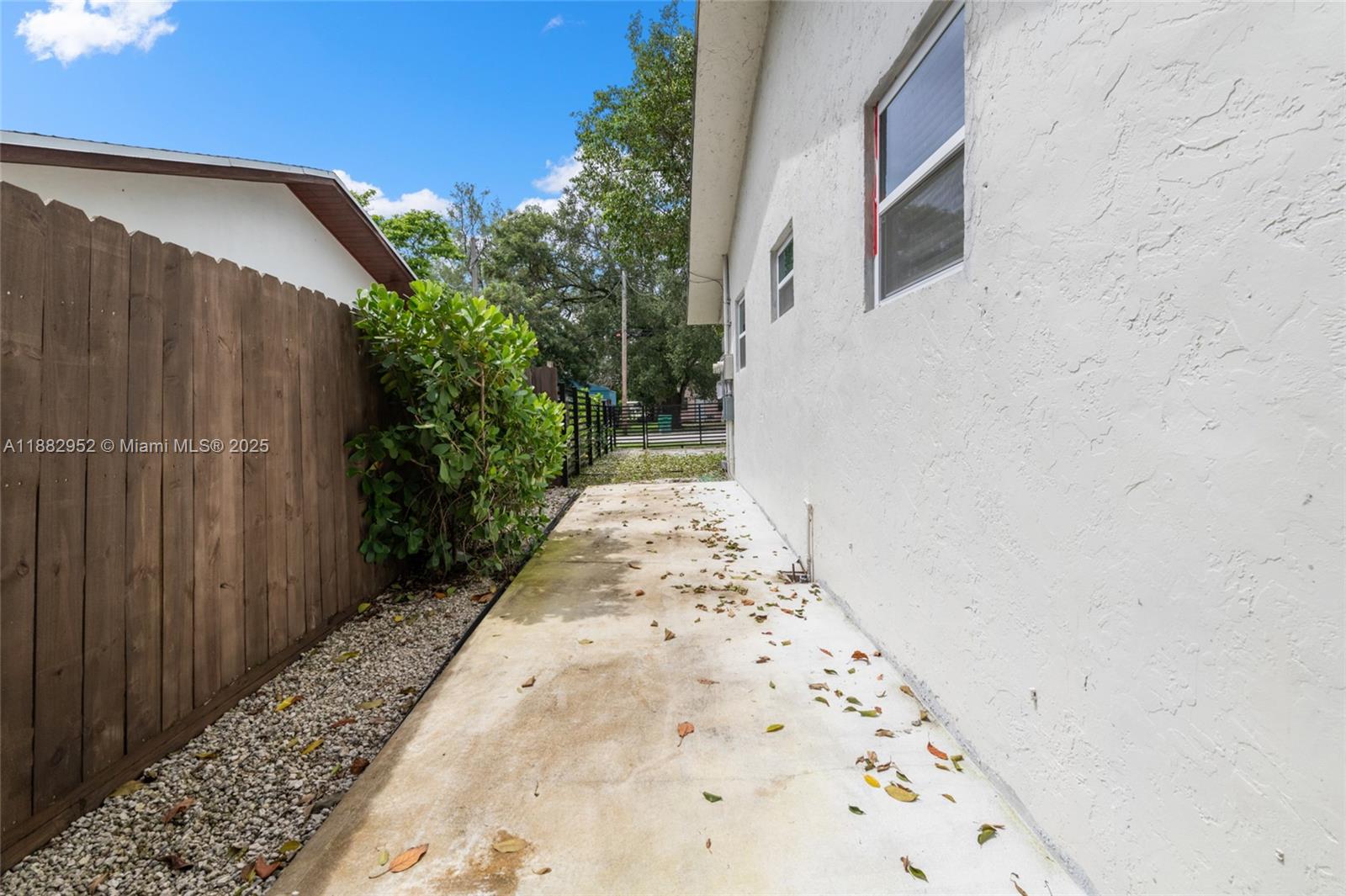 CRESCENT HEIGHTS - Residential Lease