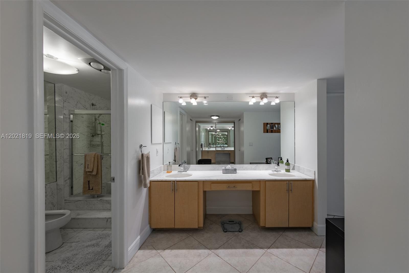 COMMODORE CLUB SOUTH COND - Residential