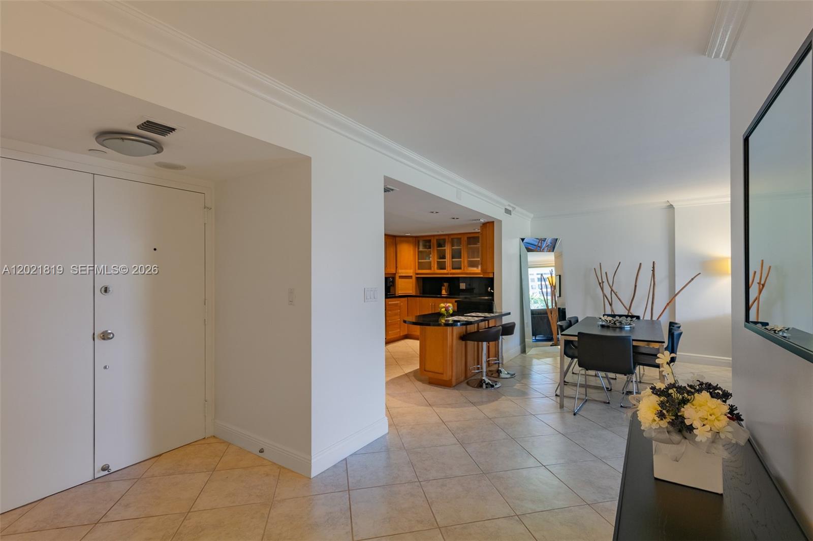 COMMODORE CLUB SOUTH COND - Residential