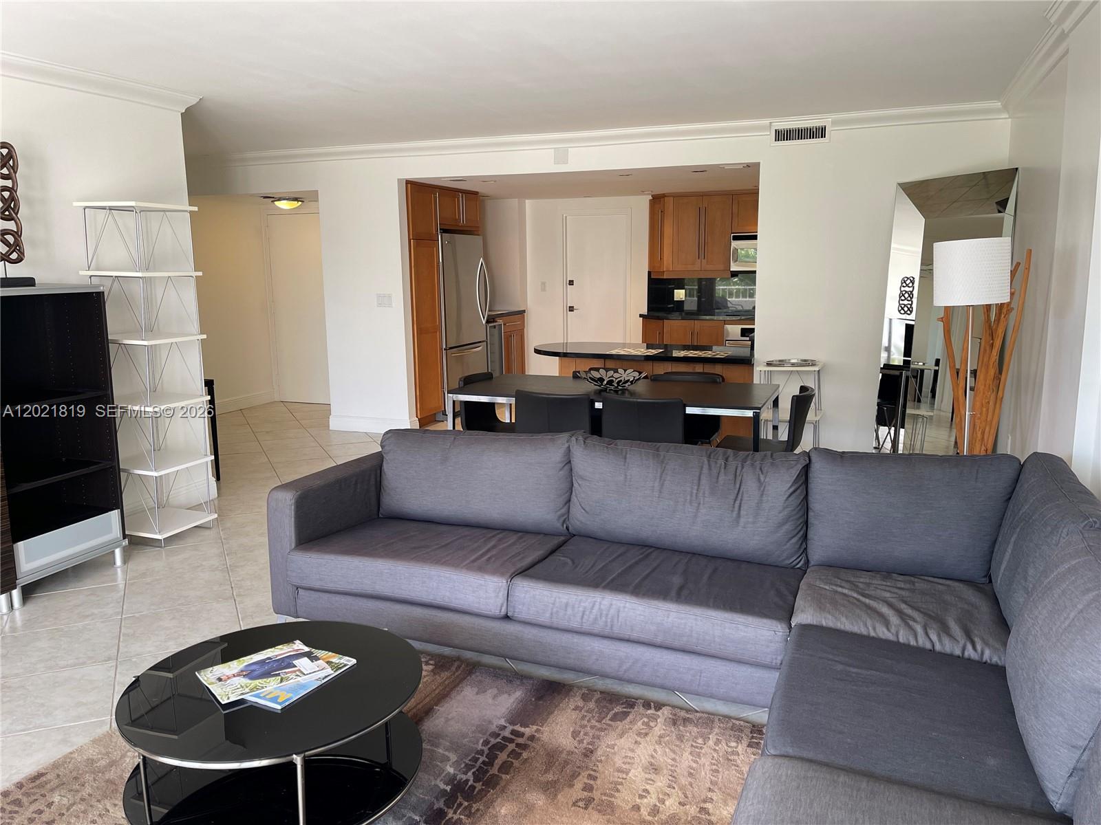 COMMODORE CLUB SOUTH COND - Residential