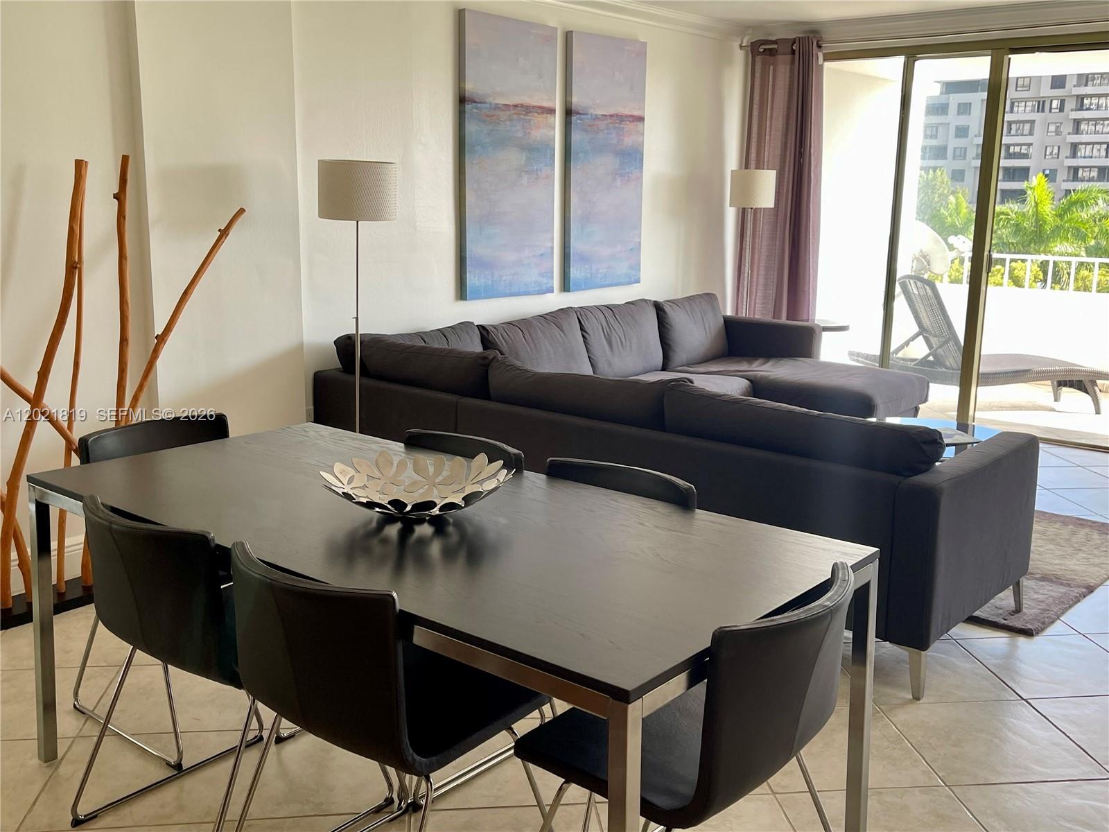 COMMODORE CLUB SOUTH COND - Residential