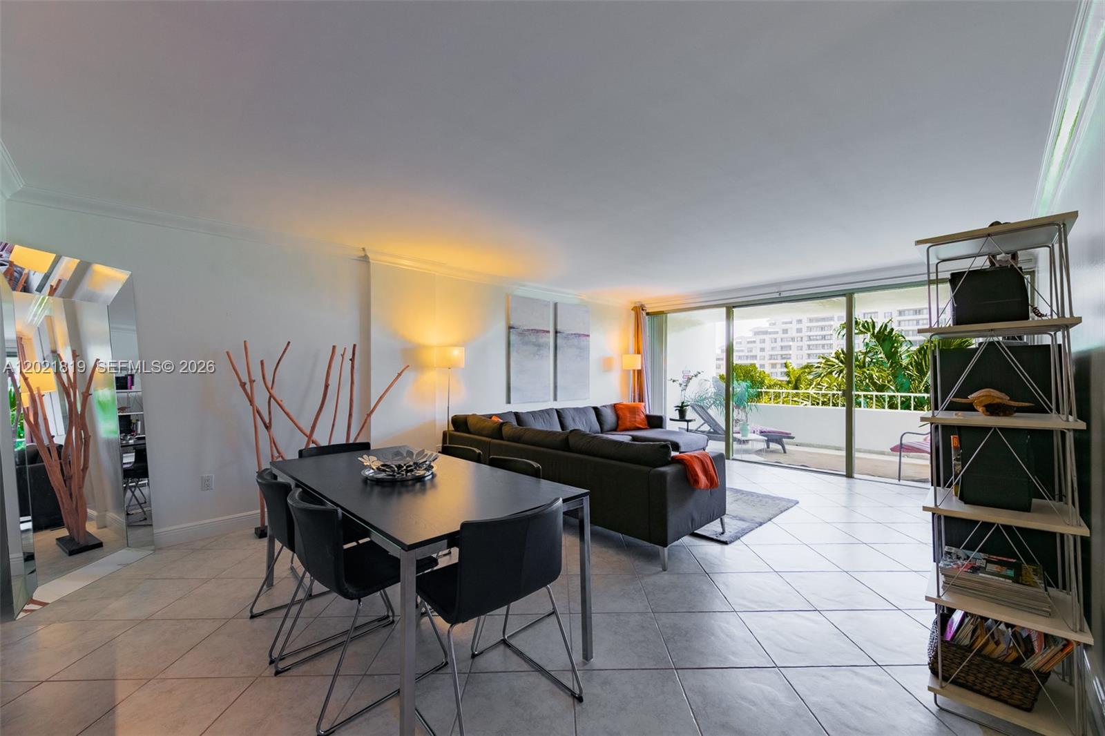 COMMODORE CLUB SOUTH COND - Residential