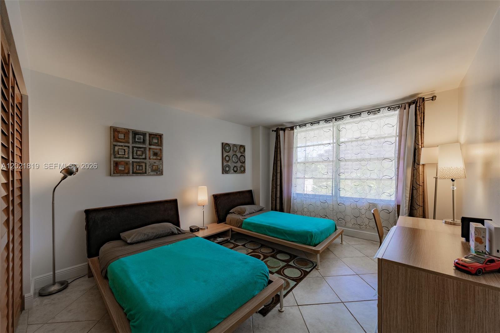 COMMODORE CLUB SOUTH COND - Residential