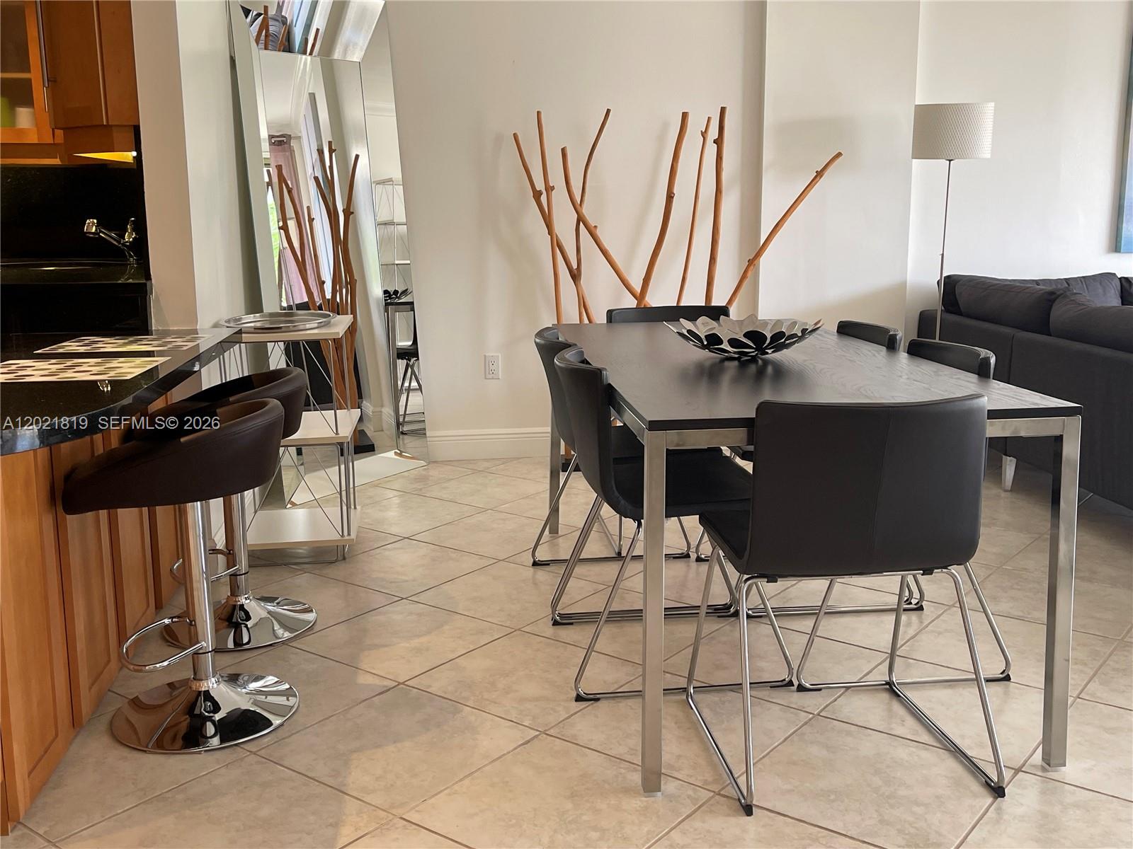 COMMODORE CLUB SOUTH COND - Residential