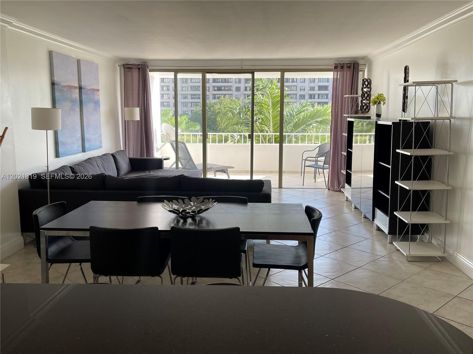 COMMODORE CLUB SOUTH COND - Residential