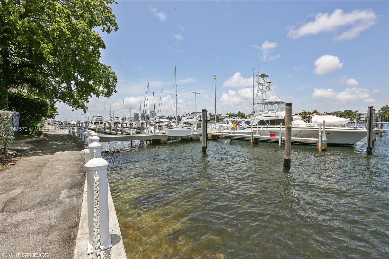 GROVE ISLE CONDOMINIUM - Residential