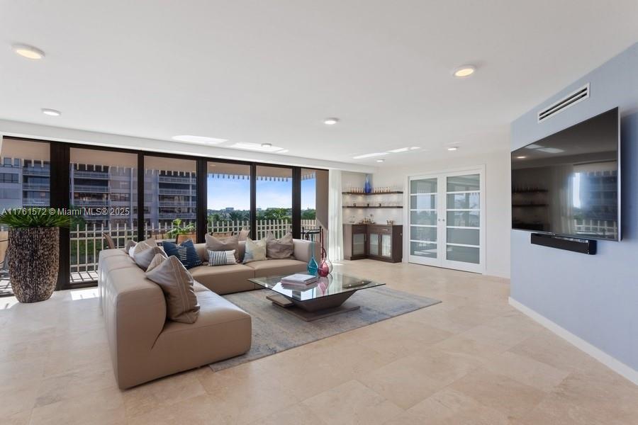 GROVE ISLE CONDOMINIUM - Residential