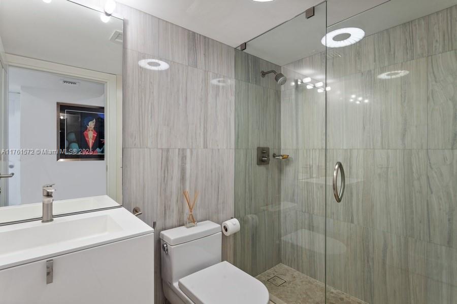 GROVE ISLE CONDOMINIUM - Residential