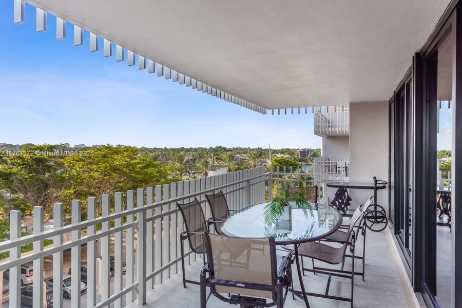 GROVE ISLE CONDOMINIUM - Residential