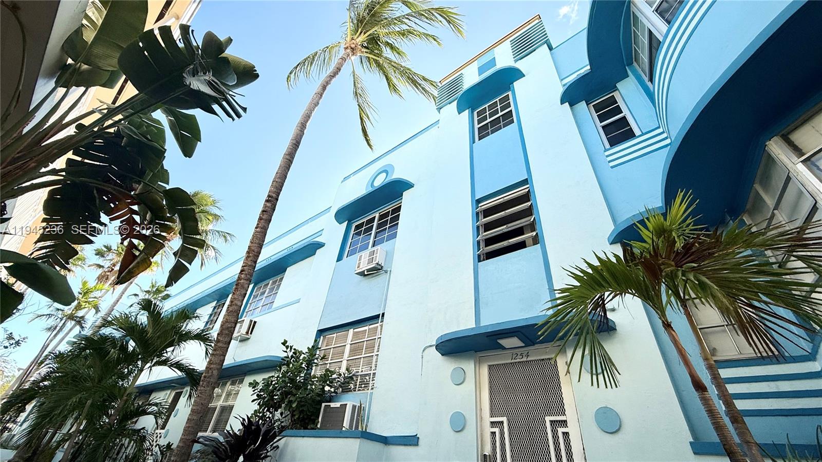 THE VINTAGE EAST CONDO - Residential