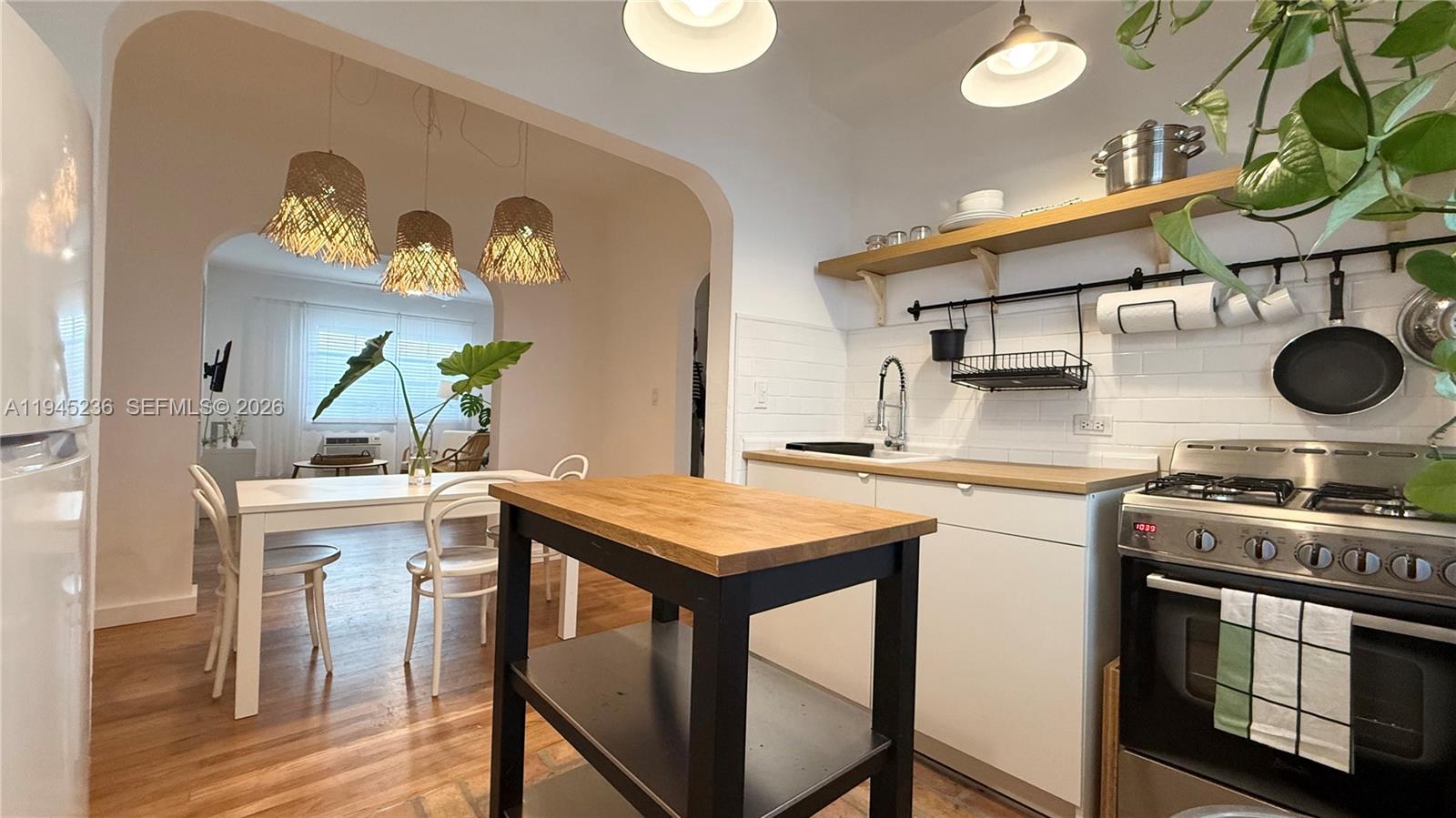 THE VINTAGE EAST CONDO - Residential