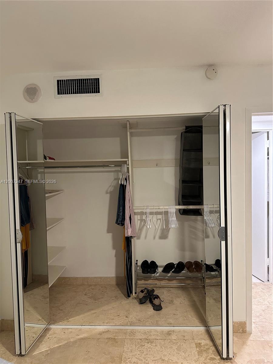BAYVIEW TOWERS CONDO NORT - Residential