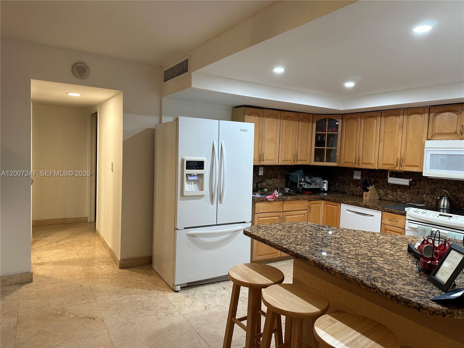 BAYVIEW TOWERS CONDO NORT - Residential