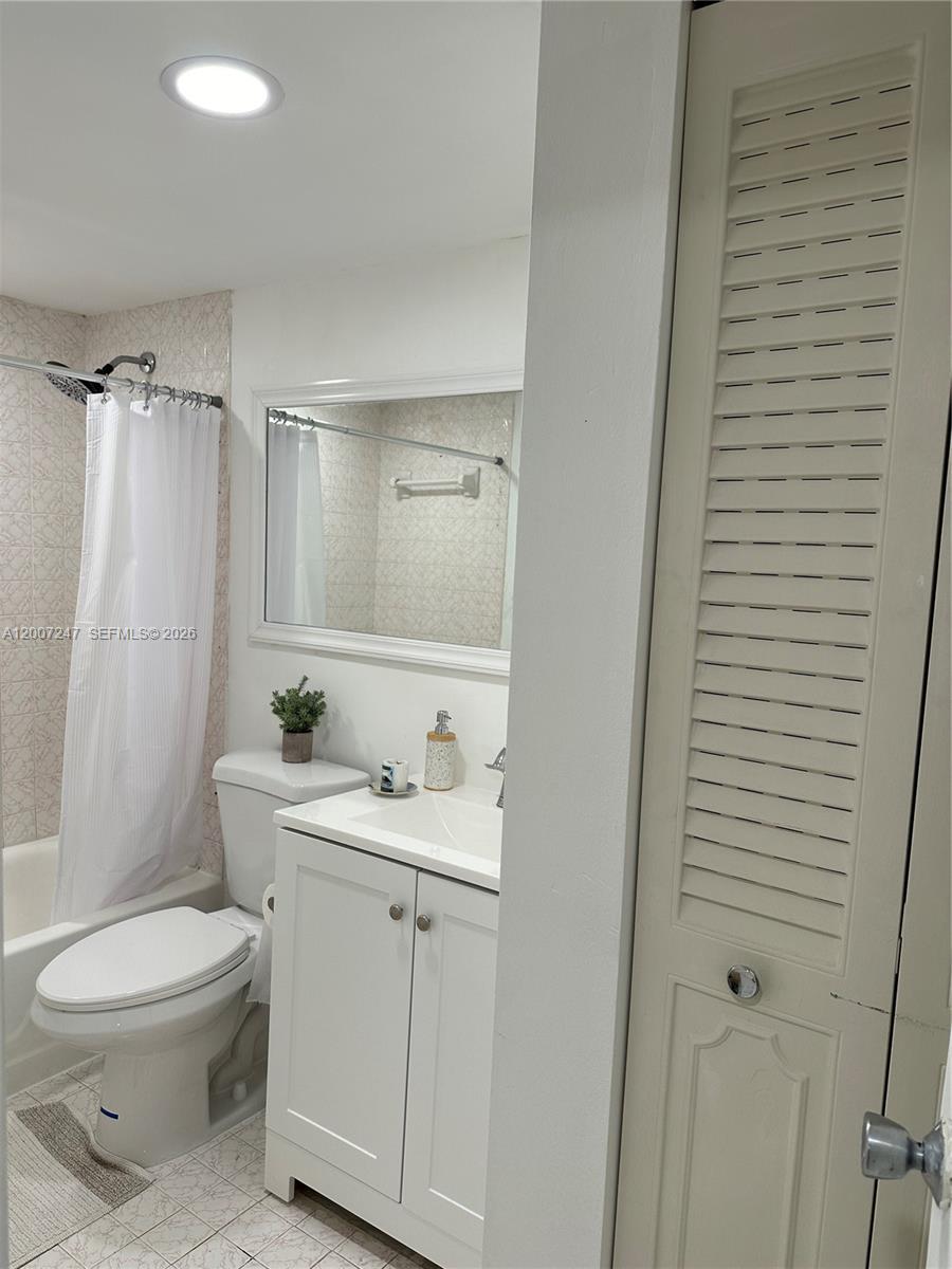 BAYVIEW TOWERS CONDO NORT - Residential