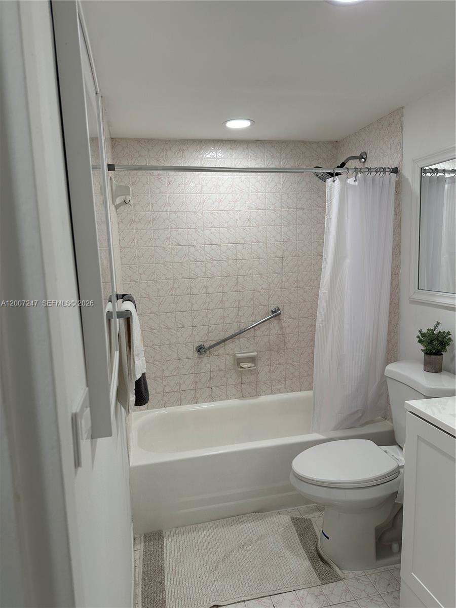 BAYVIEW TOWERS CONDO NORT - Residential
