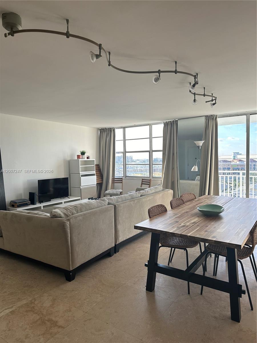 BAYVIEW TOWERS CONDO NORT - Residential