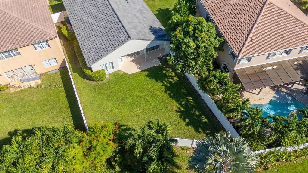 Photo of 16762 NW 13th St, Pembroke Pines, FL 33028 (MLS # A11882596)