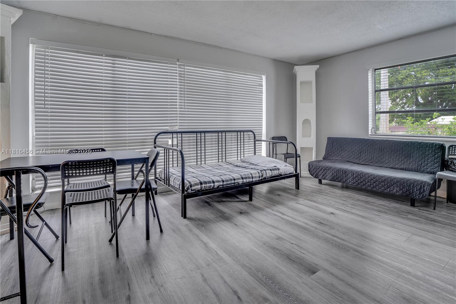 141 N Mcarthur Pkwy 1