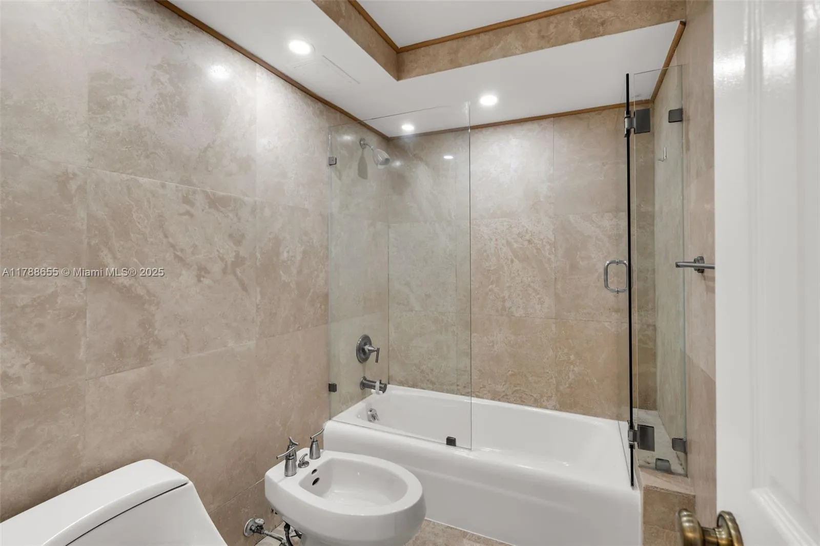 Miami, Florida 33129, United States, 2 Bedrooms Bedrooms, ,2 BathroomsBathrooms,Residential,Active,113808